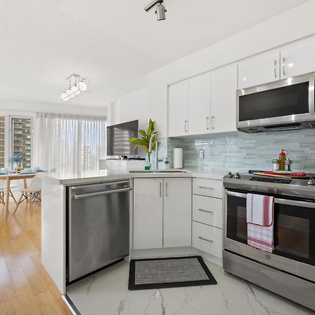 Modern 2-Bedroom Condo W Floor To Ceiling Windows トロント エクステリア 写真