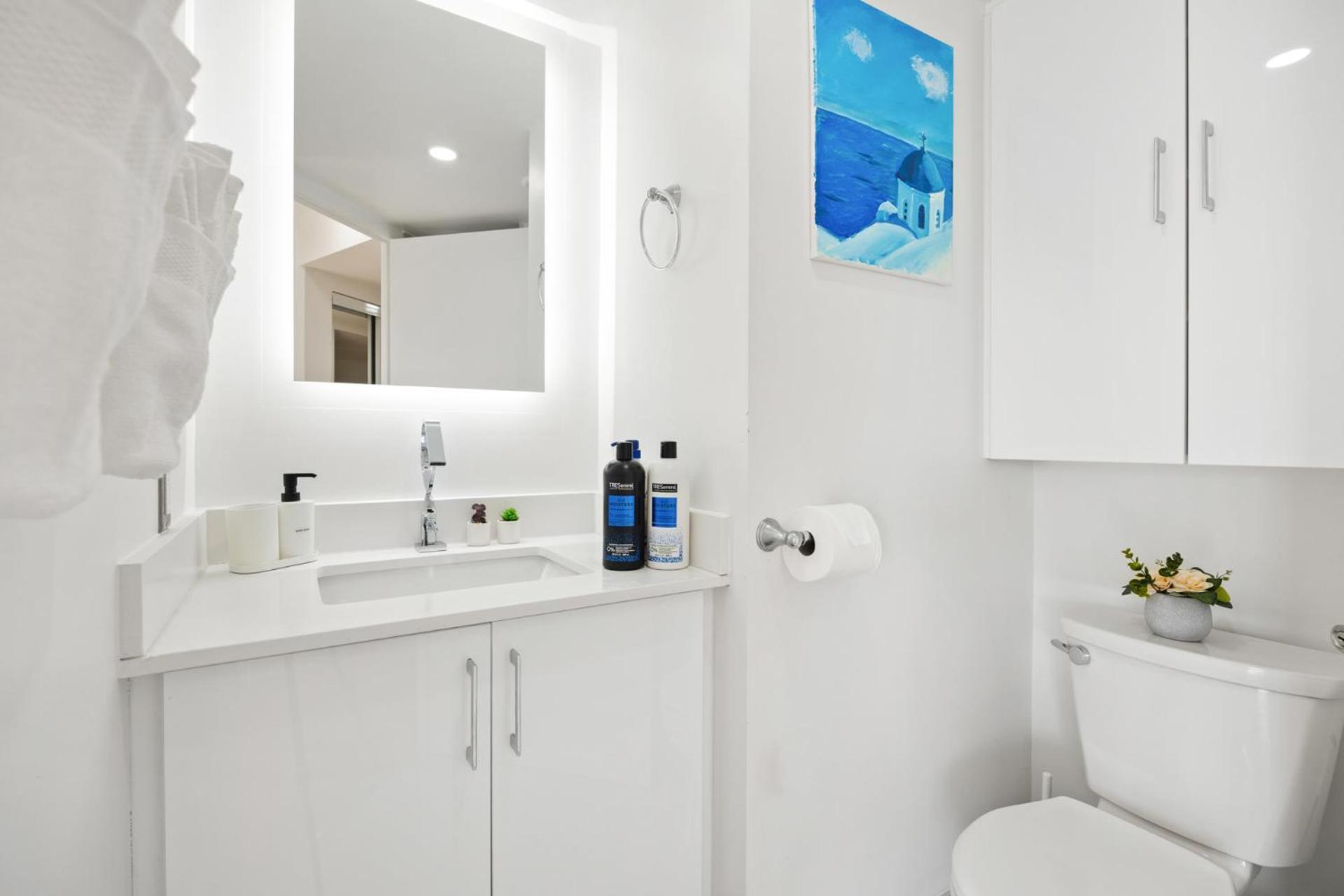Modern 2-Bedroom Condo W Floor To Ceiling Windows トロント エクステリア 写真