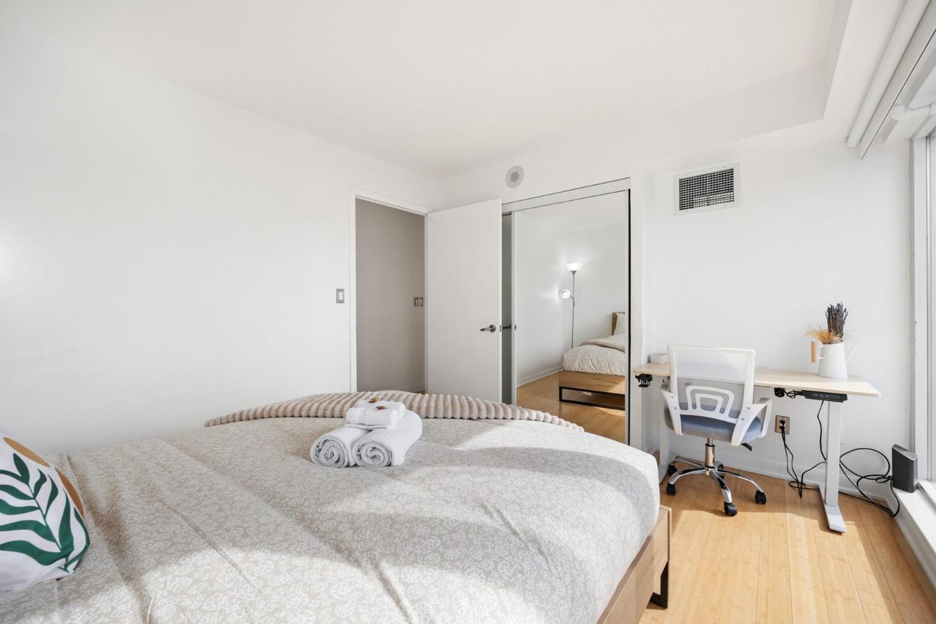 Modern 2-Bedroom Condo W Floor To Ceiling Windows トロント エクステリア 写真