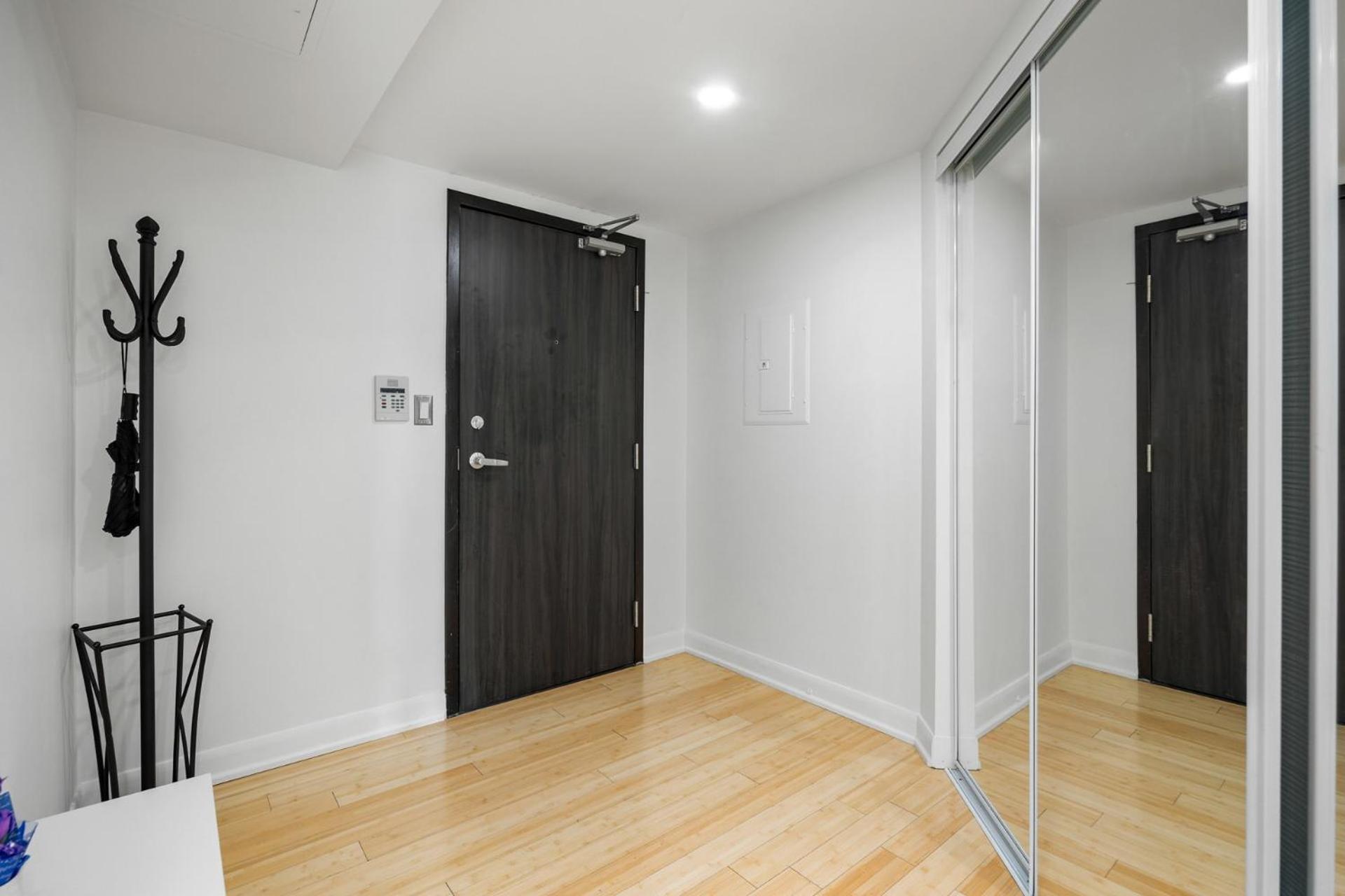 Modern 2-Bedroom Condo W Floor To Ceiling Windows トロント エクステリア 写真
