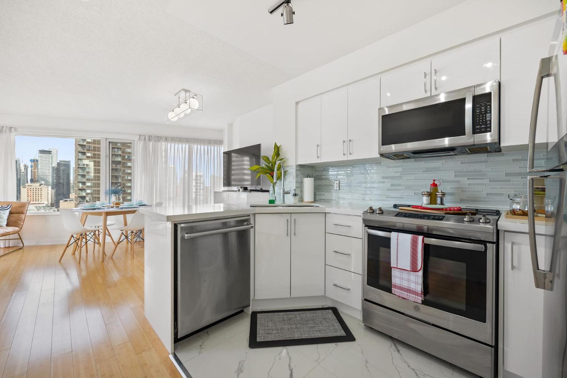 Modern 2-Bedroom Condo W Floor To Ceiling Windows トロント エクステリア 写真