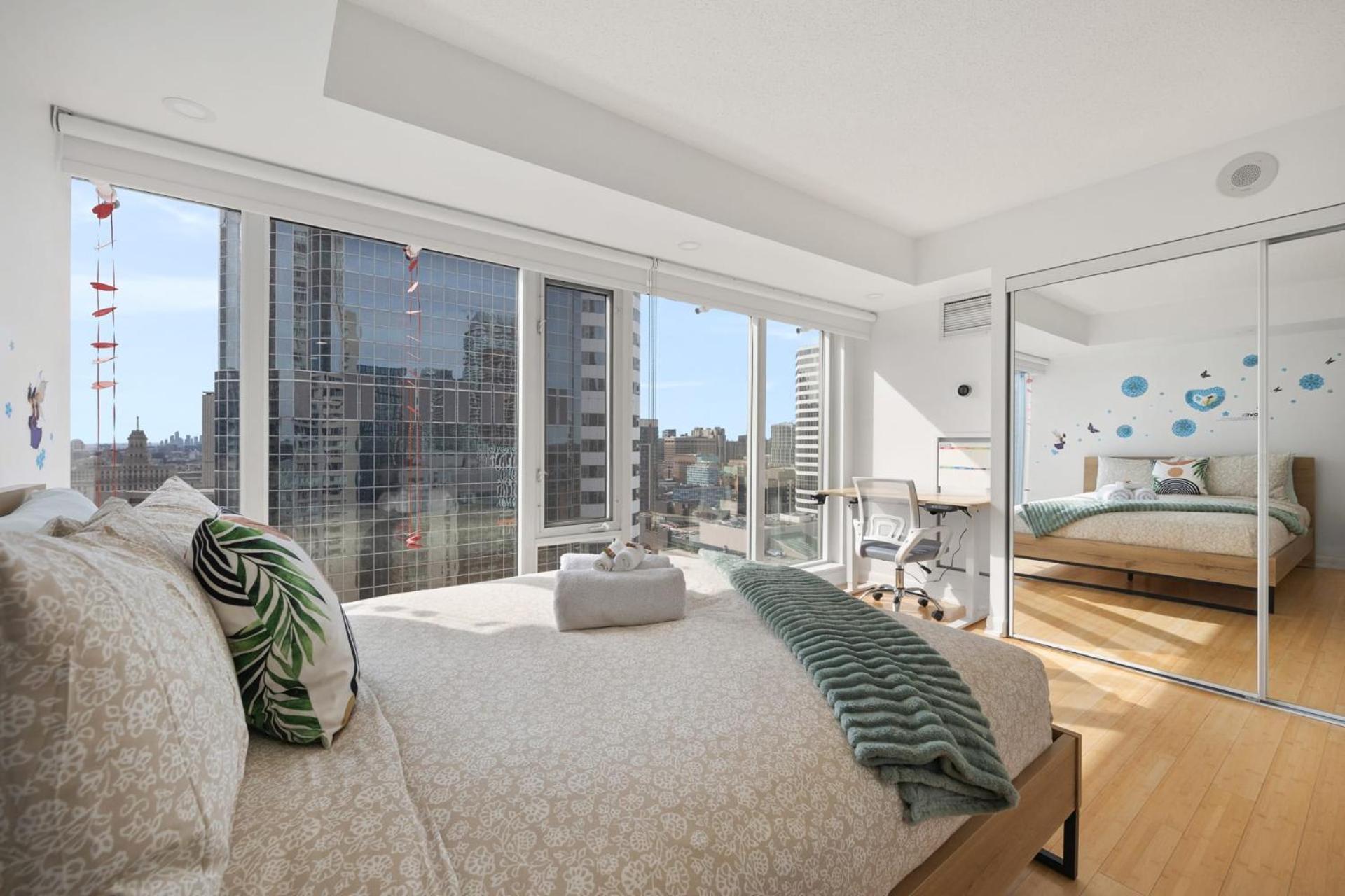 Modern 2-Bedroom Condo W Floor To Ceiling Windows トロント エクステリア 写真