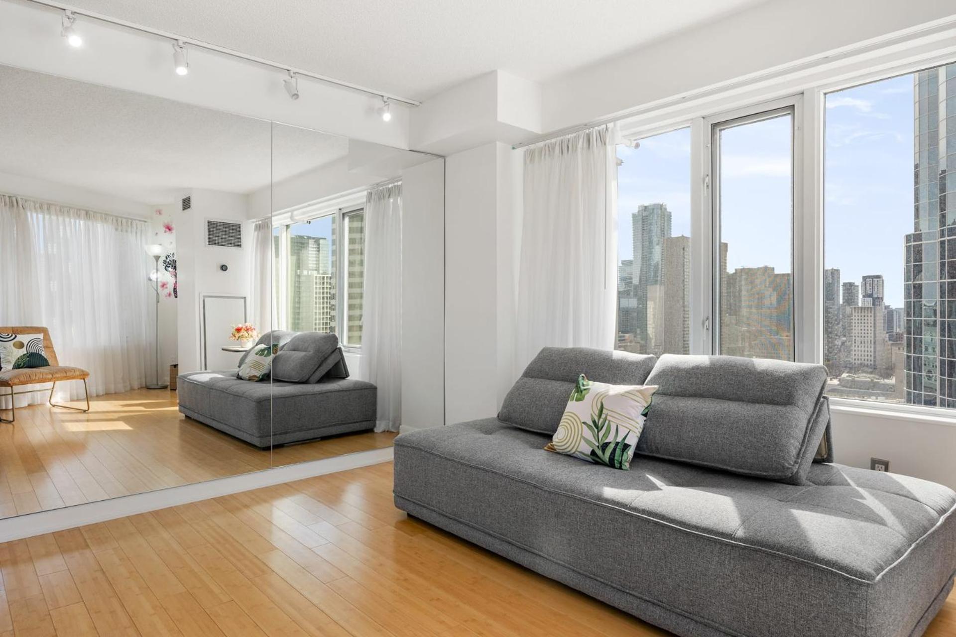 Modern 2-Bedroom Condo W Floor To Ceiling Windows トロント エクステリア 写真