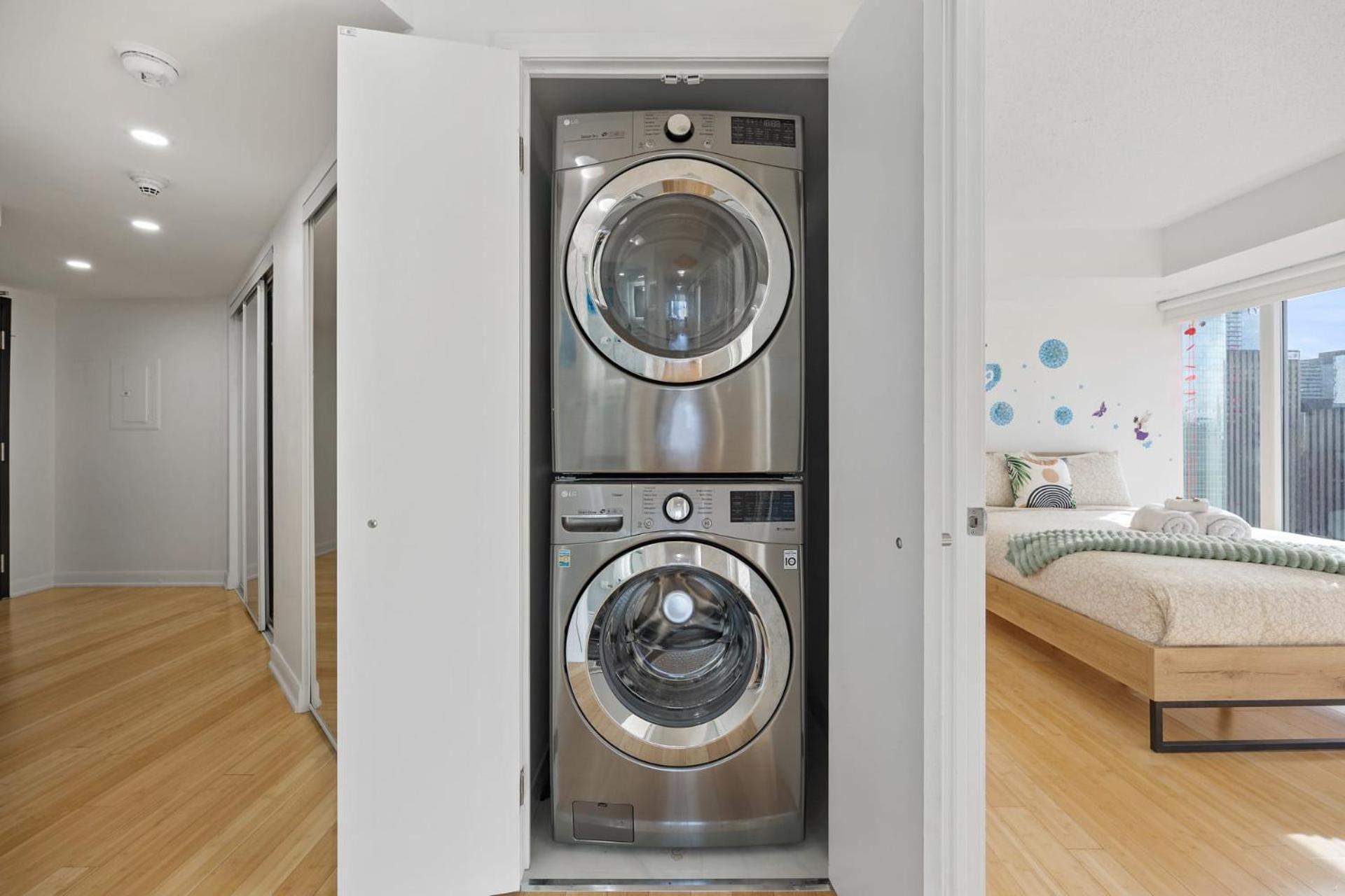 Modern 2-Bedroom Condo W Floor To Ceiling Windows トロント エクステリア 写真
