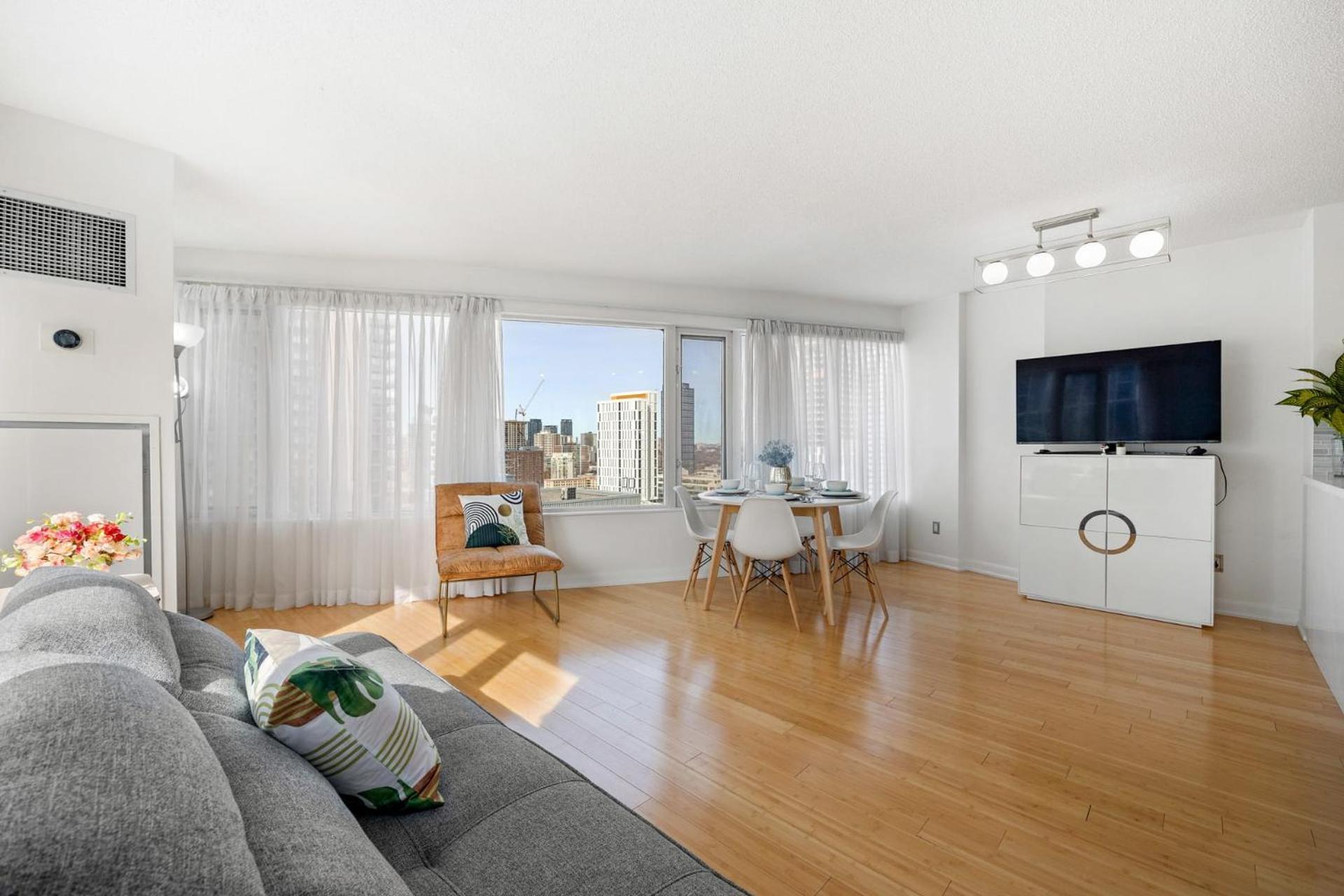 Modern 2-Bedroom Condo W Floor To Ceiling Windows トロント エクステリア 写真