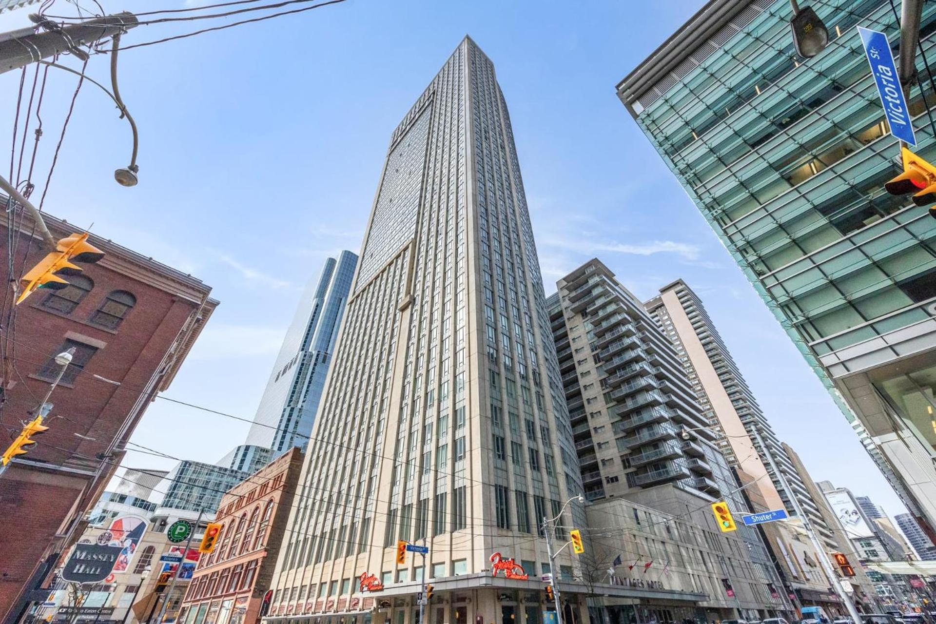 Modern 2-Bedroom Condo W Floor To Ceiling Windows トロント エクステリア 写真