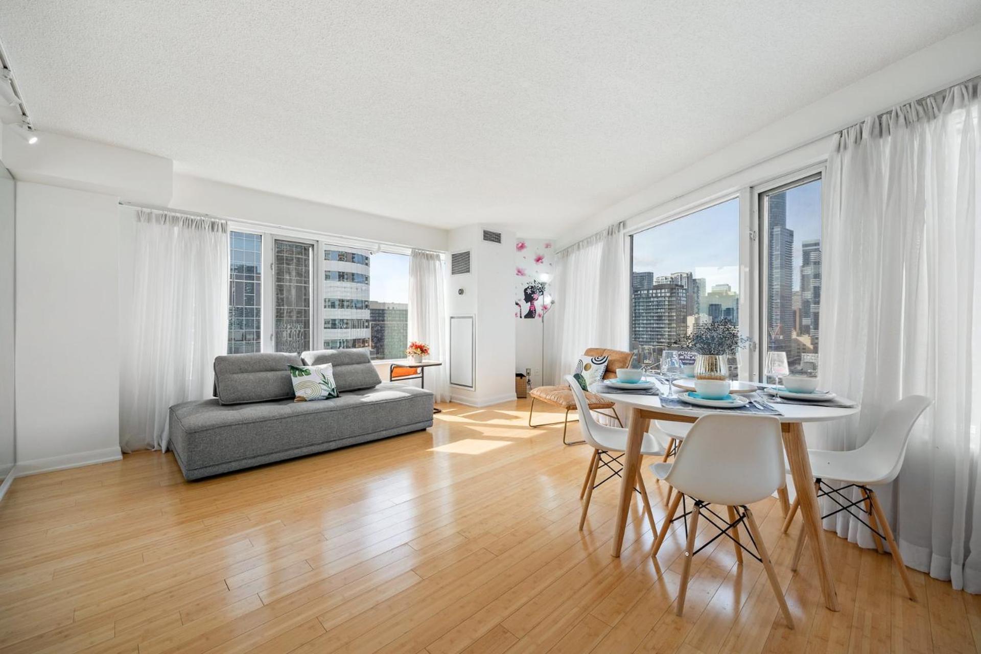 Modern 2-Bedroom Condo W Floor To Ceiling Windows トロント エクステリア 写真