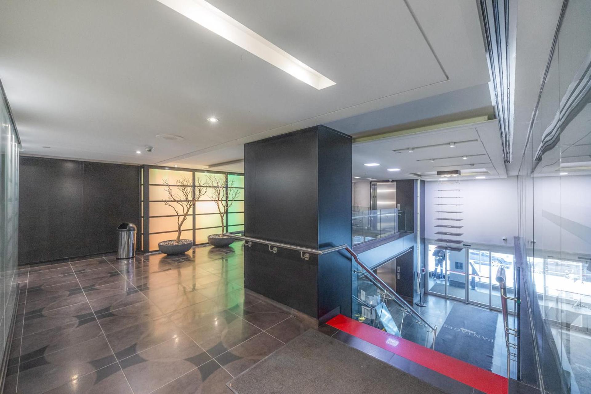 Modern 2-Bedroom Condo W Floor To Ceiling Windows トロント エクステリア 写真