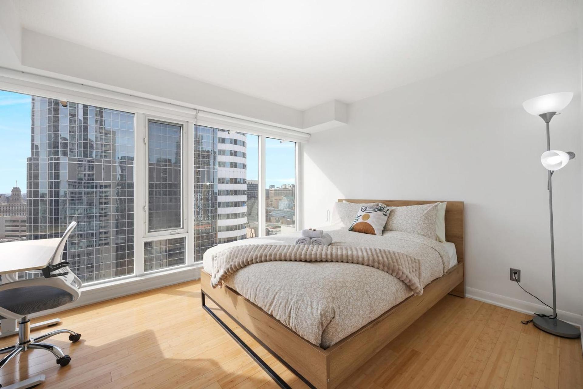 Modern 2-Bedroom Condo W Floor To Ceiling Windows トロント エクステリア 写真