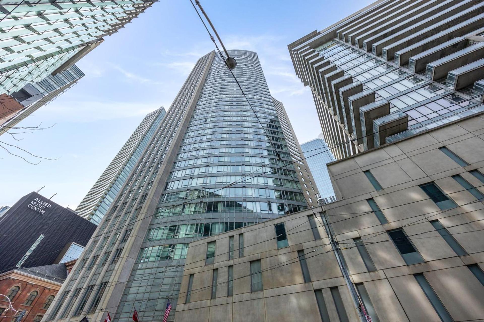 Modern 2-Bedroom Condo W Floor To Ceiling Windows トロント エクステリア 写真